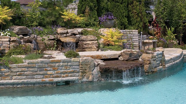 Pour donner un petit look d’hôtel chic à votre cour. bit.ly/1LhoBqX