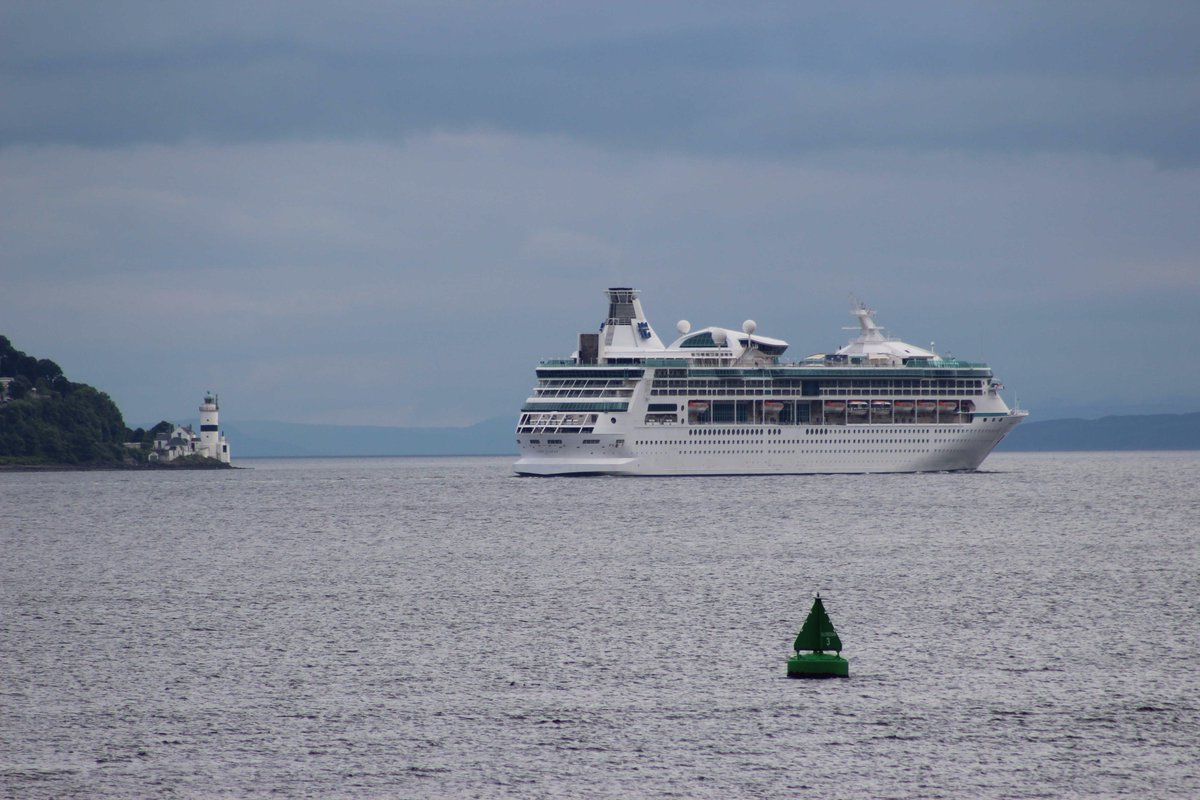 ArgyllSeaGlass's tweet photo. @PS_Waverley , #Oceanis411 Clipper & #ClydeClipper on #LochLong #Argyll today & Cruise Liner #VisionoftheSeas passing #ClochPoint #Sailing https://t.co/DKCDyTL68E