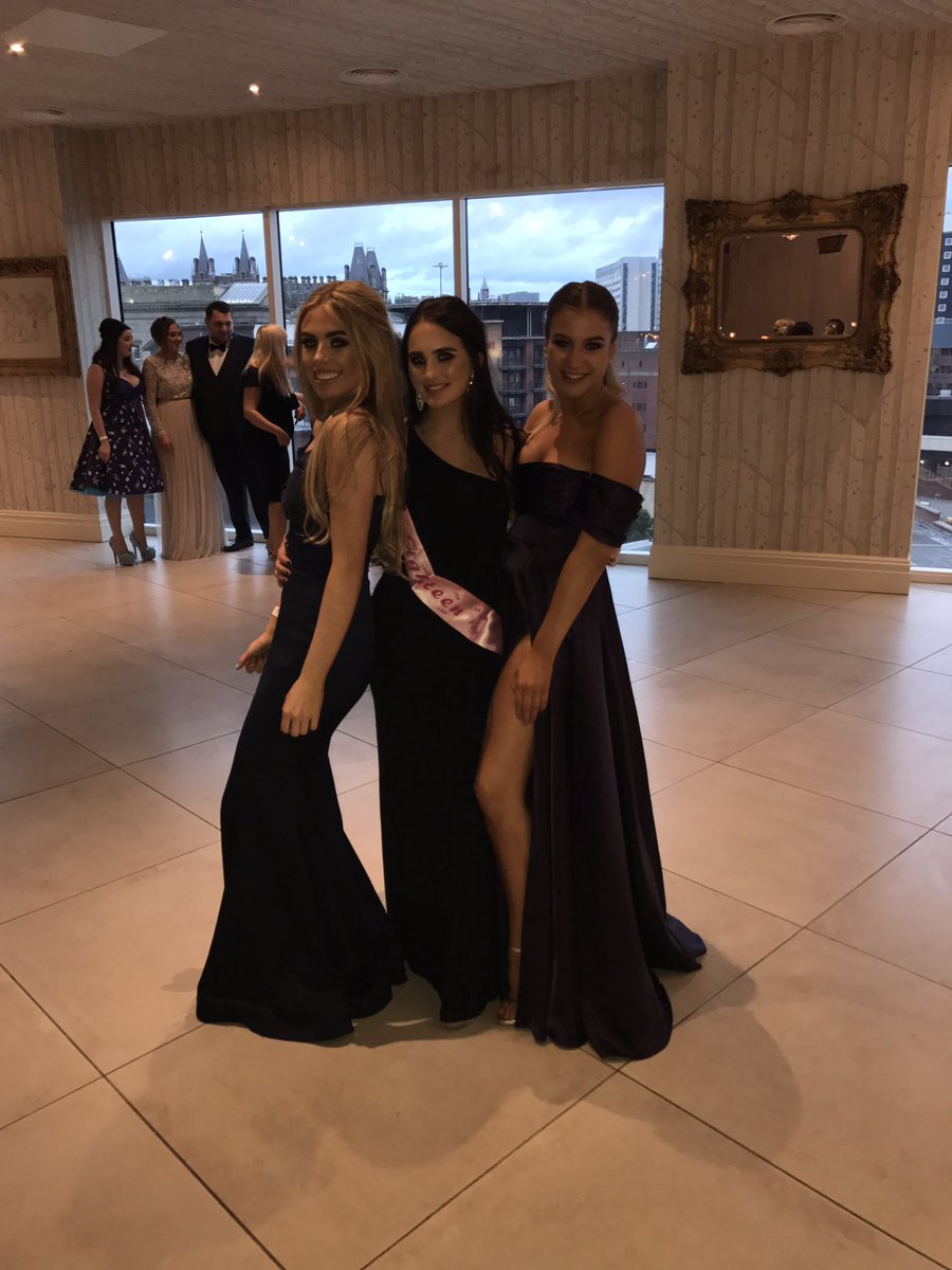 KatestapletonXx's tweet image. Loved prom 💙