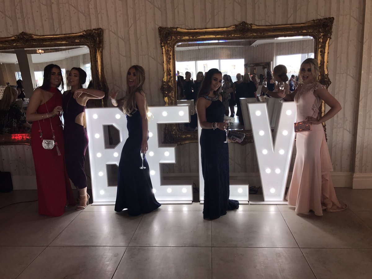 KatestapletonXx's tweet image. Loved prom 💙