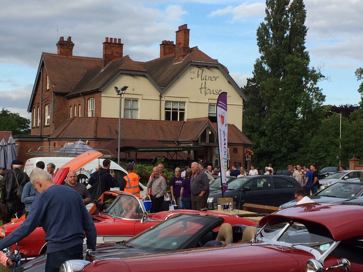 NorthLeicsMGOC's tweet photo. Club members turned out @ManorHouseQuorn Classic Car Meet to support @RainbowsHospice. Looked after as always by @nimofood #HeidiTheVan https://t.co/nRhG5kVEWu