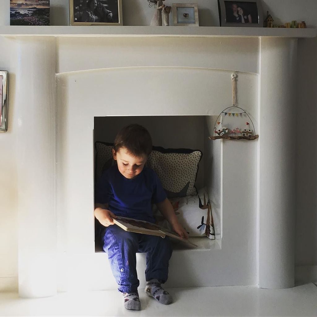 sazzab's tweet photo. The book nook 😍 #what's itallaboutalfie #nearlytwo https://t.co/0yCvdw21TS https://t.co/PfmMr0vft9