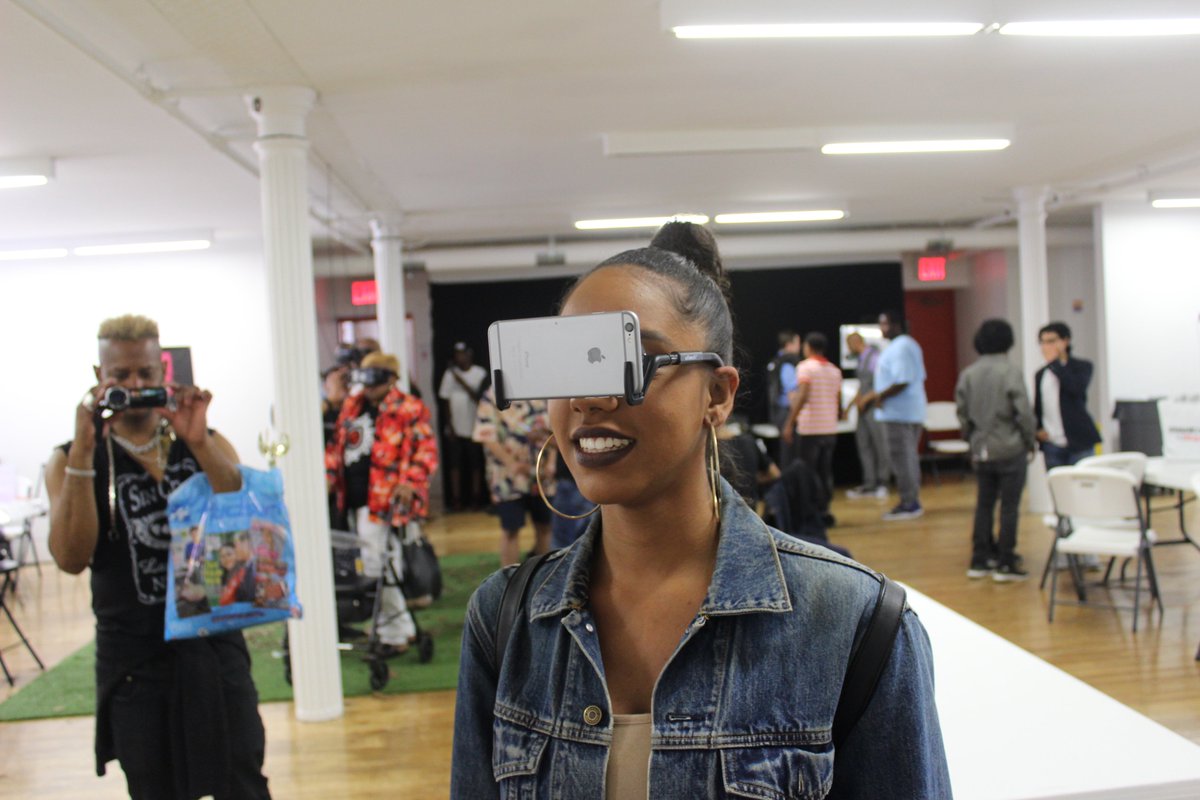 StimuliVR's tweet image. With 2VR, everyone is a #futurist #explorer

#2vr #vr #virtualreality #hmd #ar #arkit #vrglasses #stimuli #stimulivr