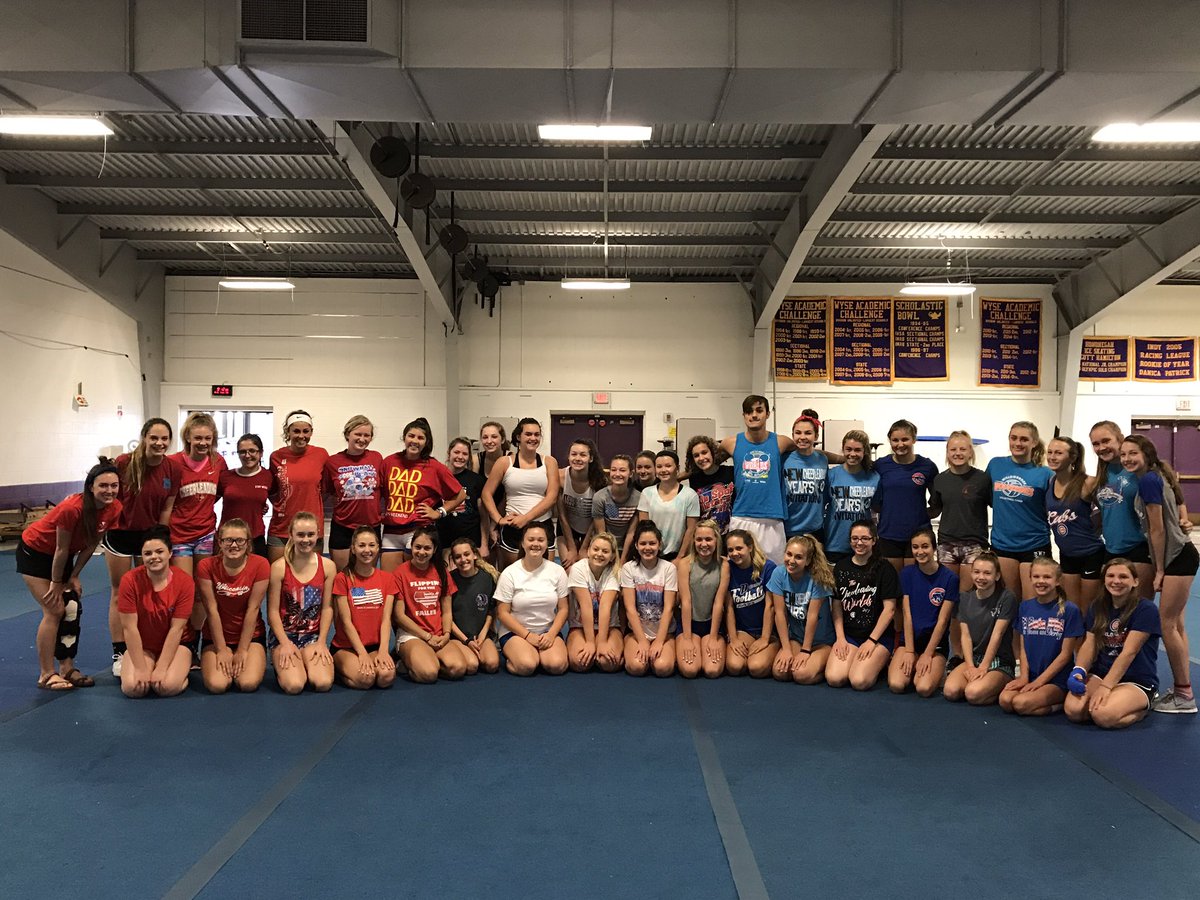 HononegahCheer's tweet photo. ❤️⚪️💙 #HonoVC #HonoJVC https://t.co/2vGhkaXxS6