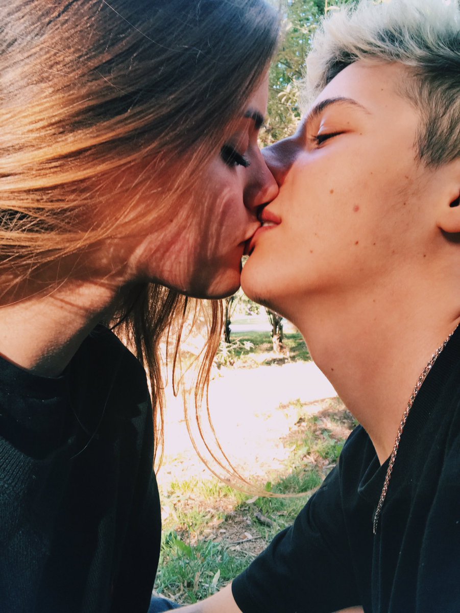 jenny_the1975's tweet photo. Io, te e le Fragole 🍓@ilTanche https://t.co/gAqgl7lfca