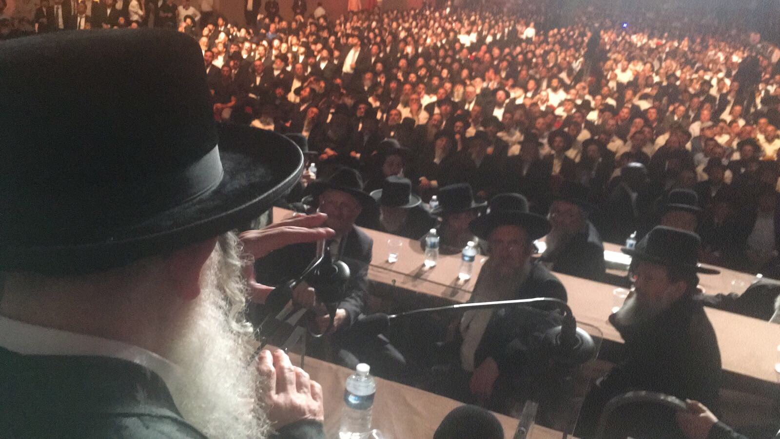 בילד: כינוס עטרת צרפת אין פאריז בילד: כינוס עטרת צרפת אין פאריז