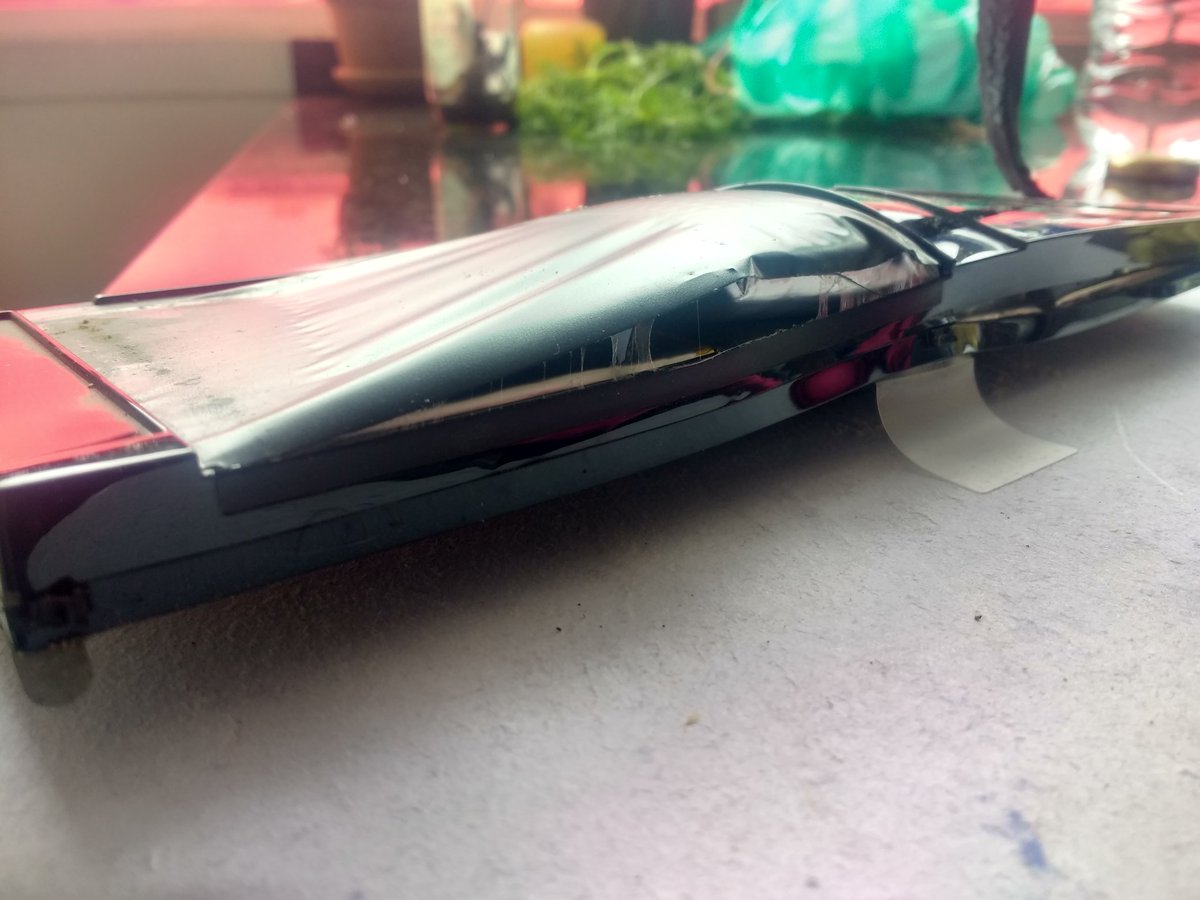 vlahebo's tweet photo. La batería de mi #MacBoockPro ha estallado. @AppleSupport @Apple @AppleLatam @Solano #Apple #Battery https://t.co/4h6SyrdFUy