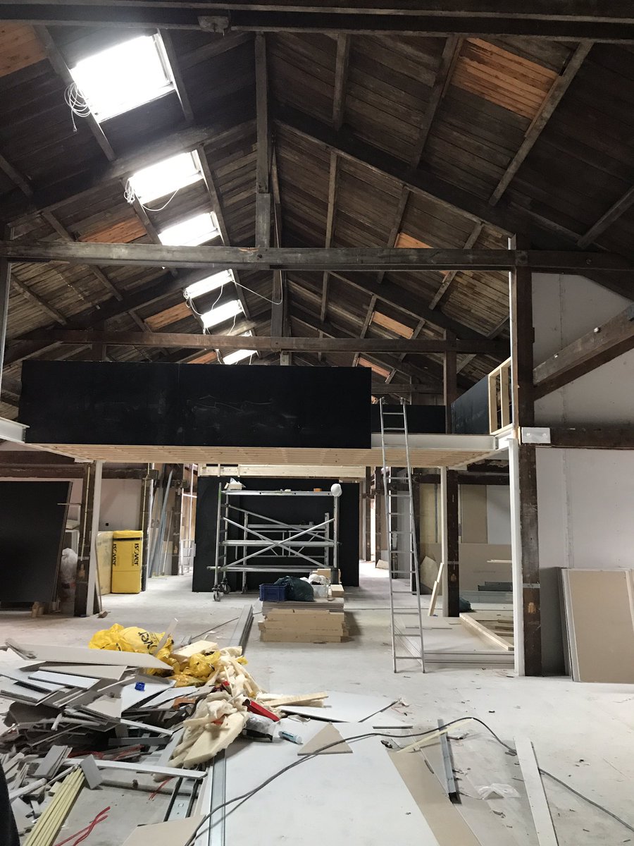 station88HOI's tweet photo. Een kijkje in het pand waar Station88 zich straks vestigt. #2everdieping @gebouw88 #lichtstraat #dakconstructie #oudversusnieuw https://t.co/HGd6HLCwfu