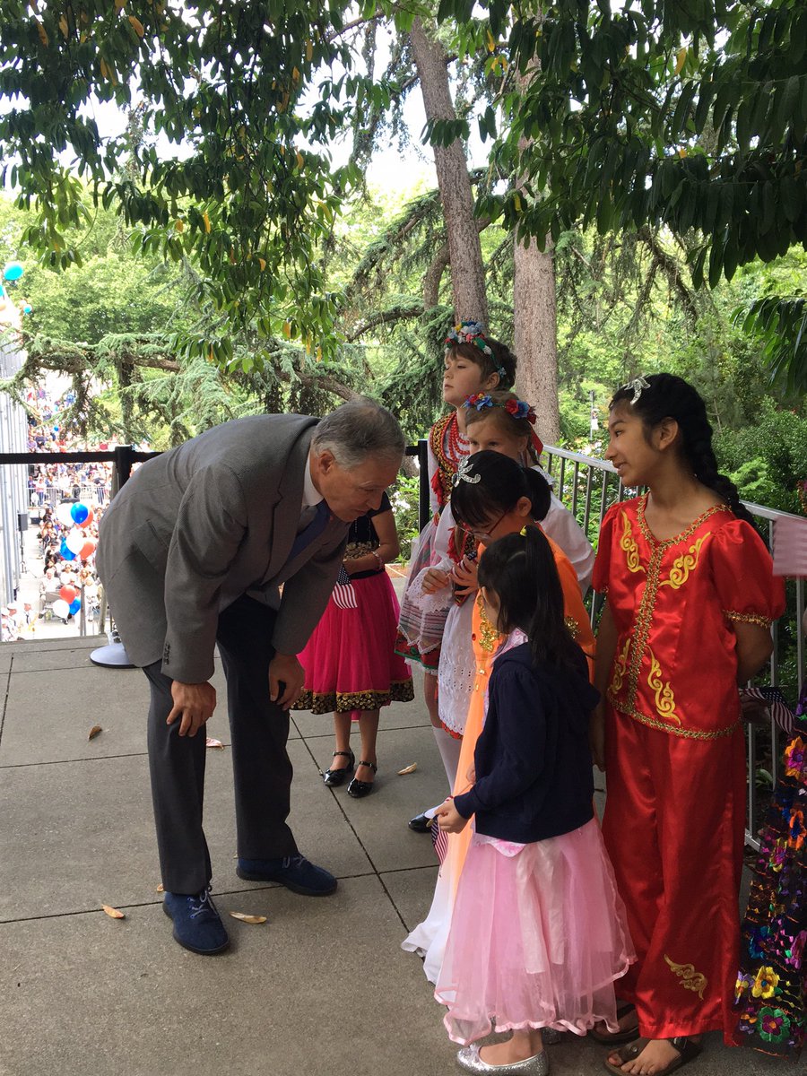 GovBobFerguson's tweet image. Welcoming the newest Americans at the Naturalization Ceremony at Seattle Center 🇺🇸