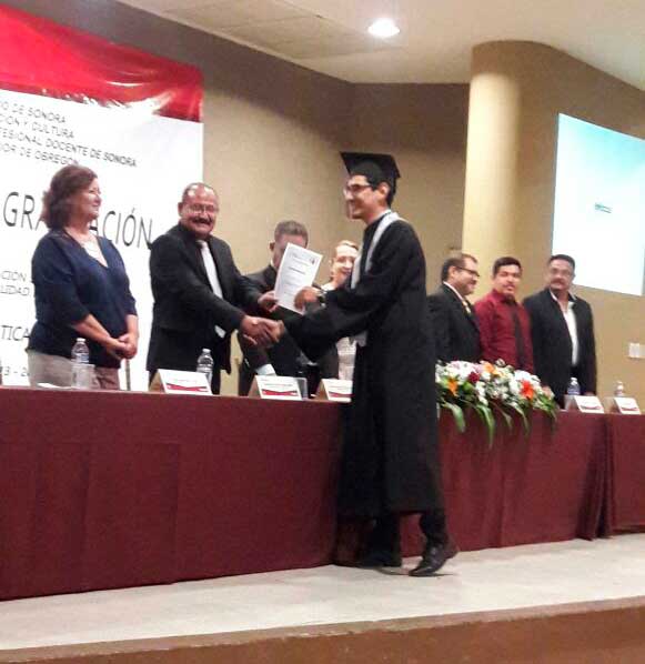 La Rectora del CRESON celebró la graduación de 104 jóvenes de la ENSHO, de la Licenciatura en Educación Secundaria ifodes.edu.mx/nota.php?nota=…