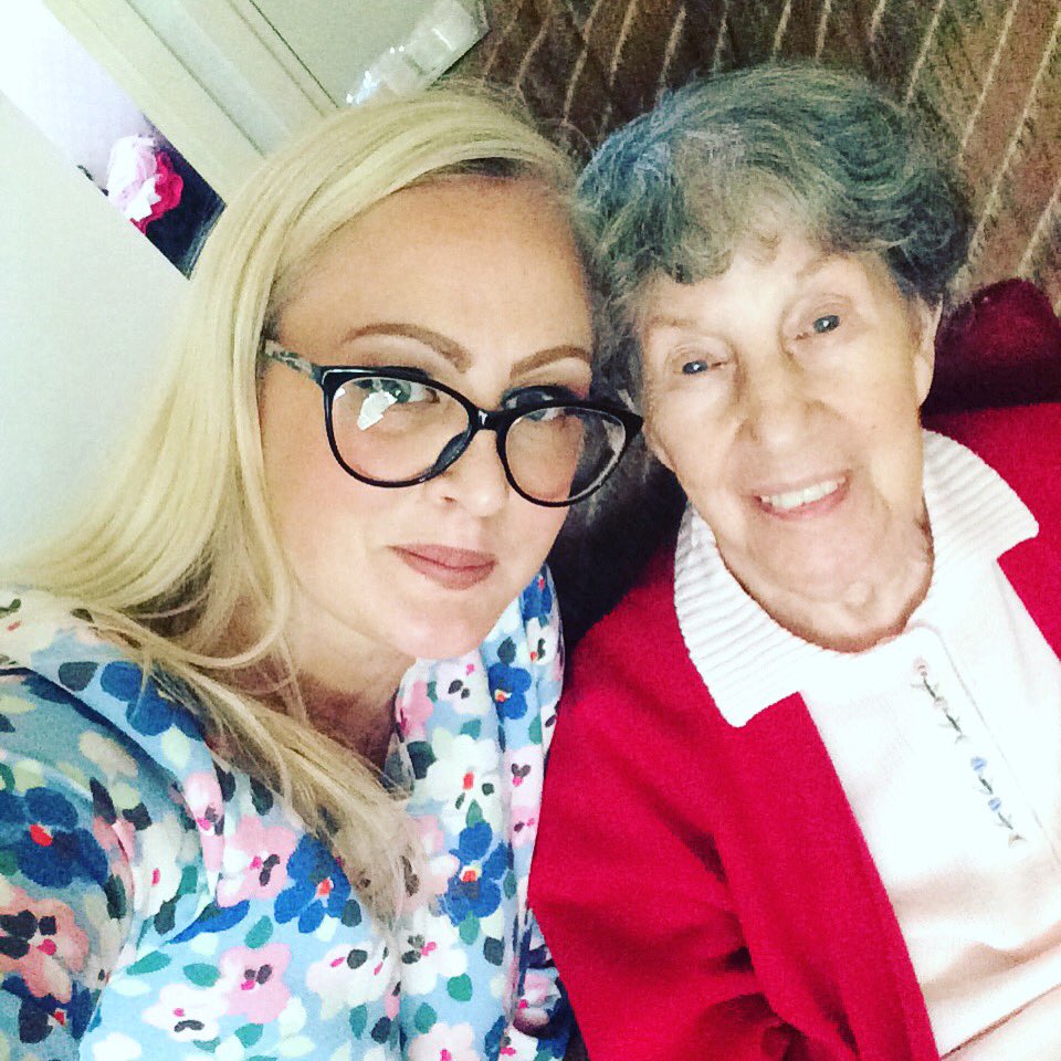nicolaazz's tweet photo. Had a fab weekend with my favourite people #family #friend #love #fun and #laughter https://t.co/VGwkk8PiZC