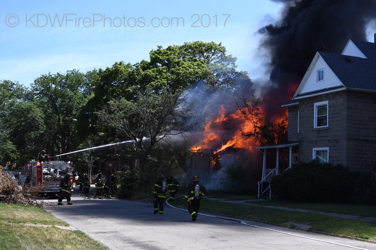 kdwfirephotos's tweet photo. Detroit Box Alarm 4103 Canton St. Fire thruout a 2.5sty vacant dwelling #1DC #ChiefHaley https://t.co/l3zVXKP2gI