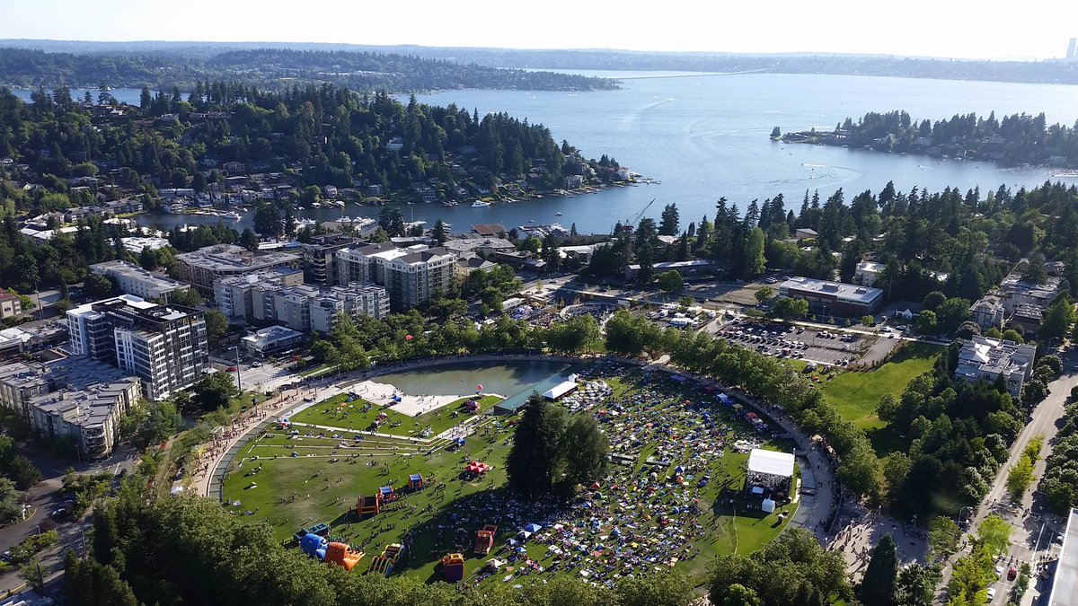 BvueParks's tweet image. The park is filling up on a beautiful summer day. @BelleCollection @BellevueDT #BellevueFamily4th