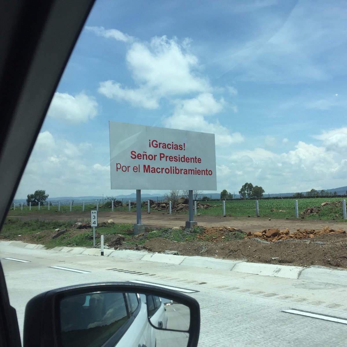 jrisco's tweet photo. DAN PENA.

Tapizan las autopistas del país con elogios ridículos que nosotros pagamos. 

[NIVEL DE AUTOESTIMA 👇🏼] https://t.co/Mcw8AiW6PA