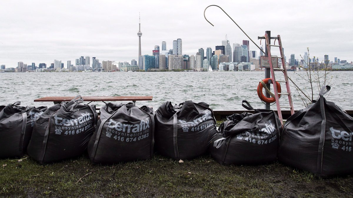 CP24's tweet photo. Toronto climate change plan TransformTO approved in landslide city council vote. https://t.co/jVyIR5ShRV https://t.co/hUR1CNdFTb
