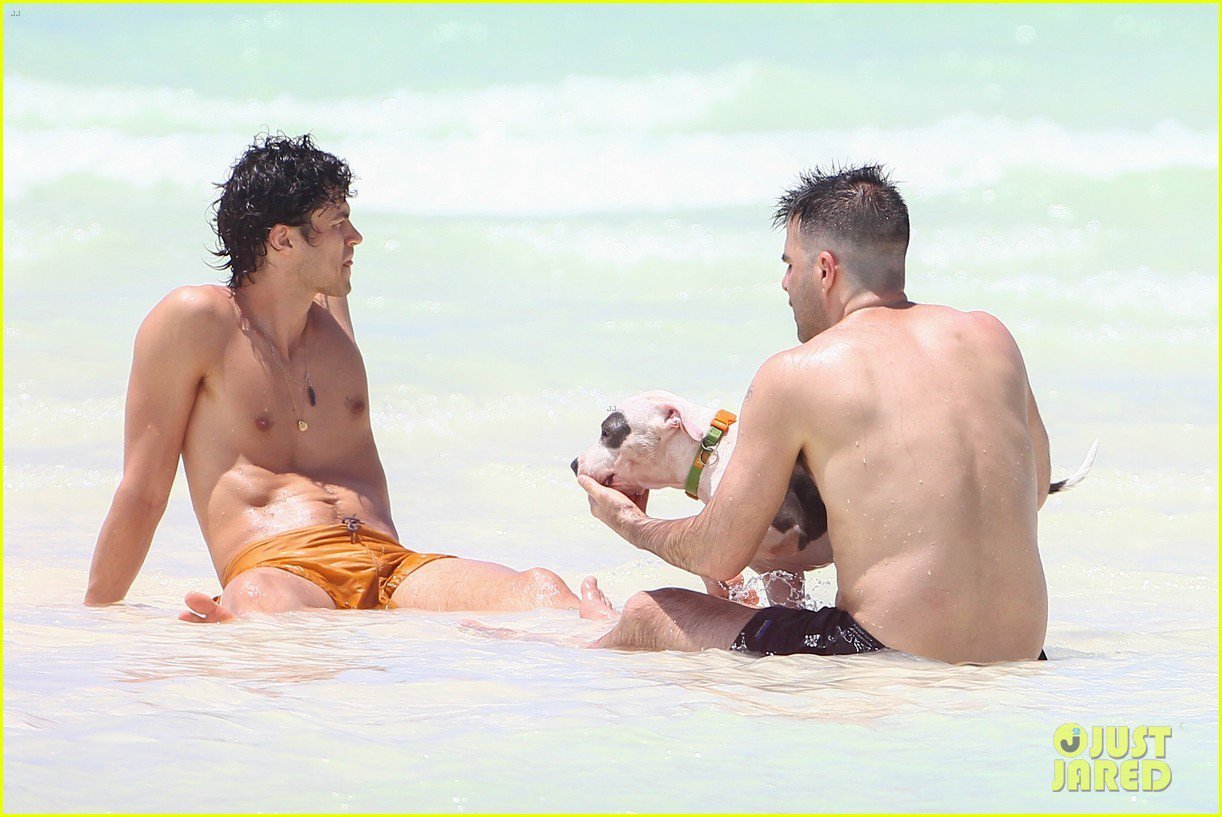 Zachary Quinto and Miles McMillan are enjoying a very needed vacation in Me...