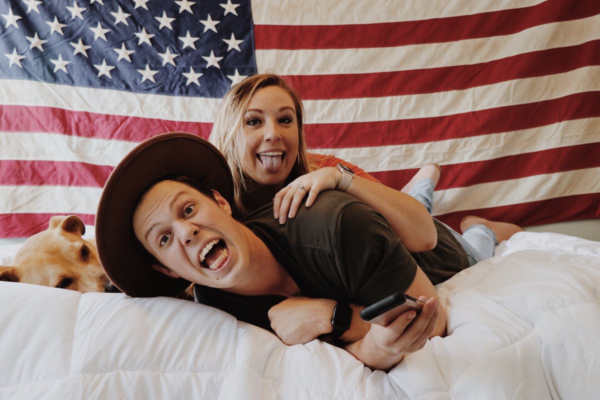 ShannSage's tweet photo. We took anniversary family photos today and I'm pretty obsessed with the ability to snap photos from my camera via the phone now 😍 https://t.co/BzNZH6gzbd