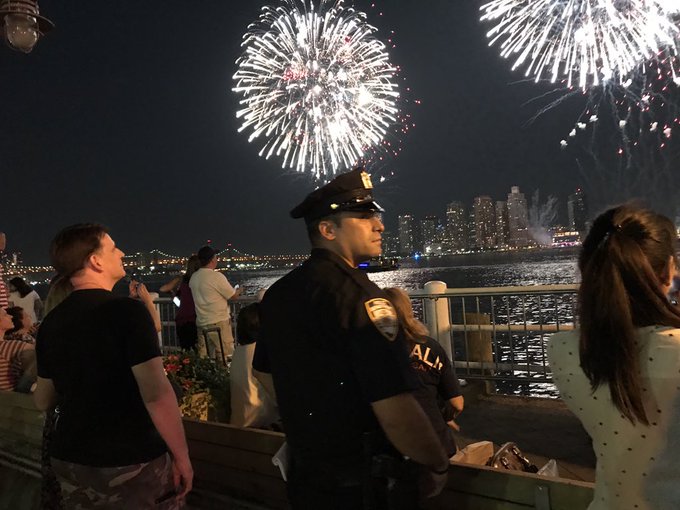 NYPD officer dies after being 'assassinated' during July 4 celebrations DD74t_OW0AA8P16