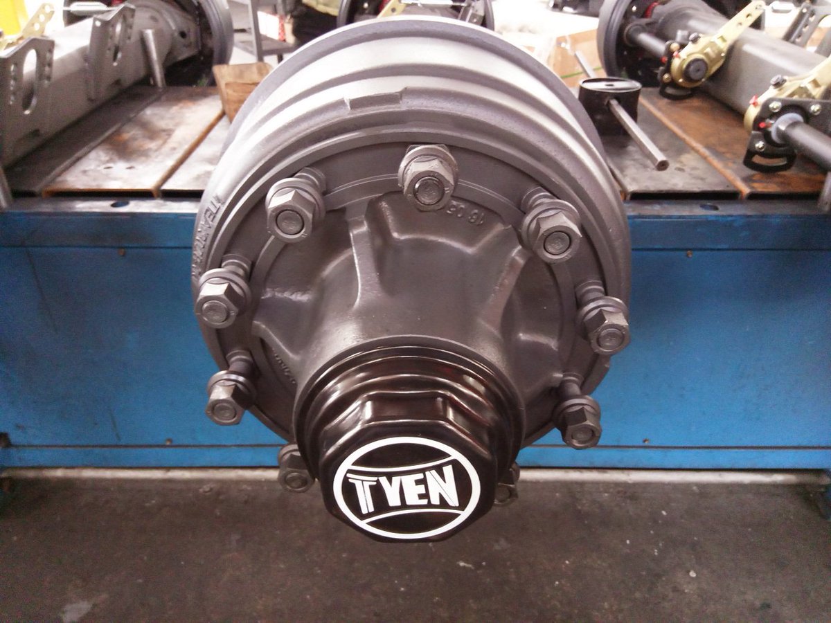 Rubywu1769's tweet image. Remolque eje,suspensión,hojas de resorte,tambor freno,semirremolque 
Trailer axle,bogie,suspension,leaf spring,brake drum,semi trailer