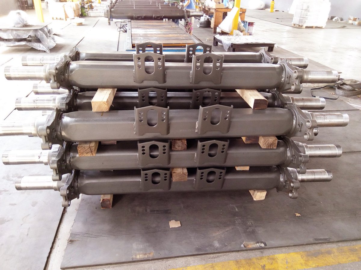 Rubywu1769's tweet image. Remolque eje,suspensión,hojas de resorte,tambor freno,semirremolque 
Trailer axle,bogie,suspension,leaf spring,brake drum,semi trailer