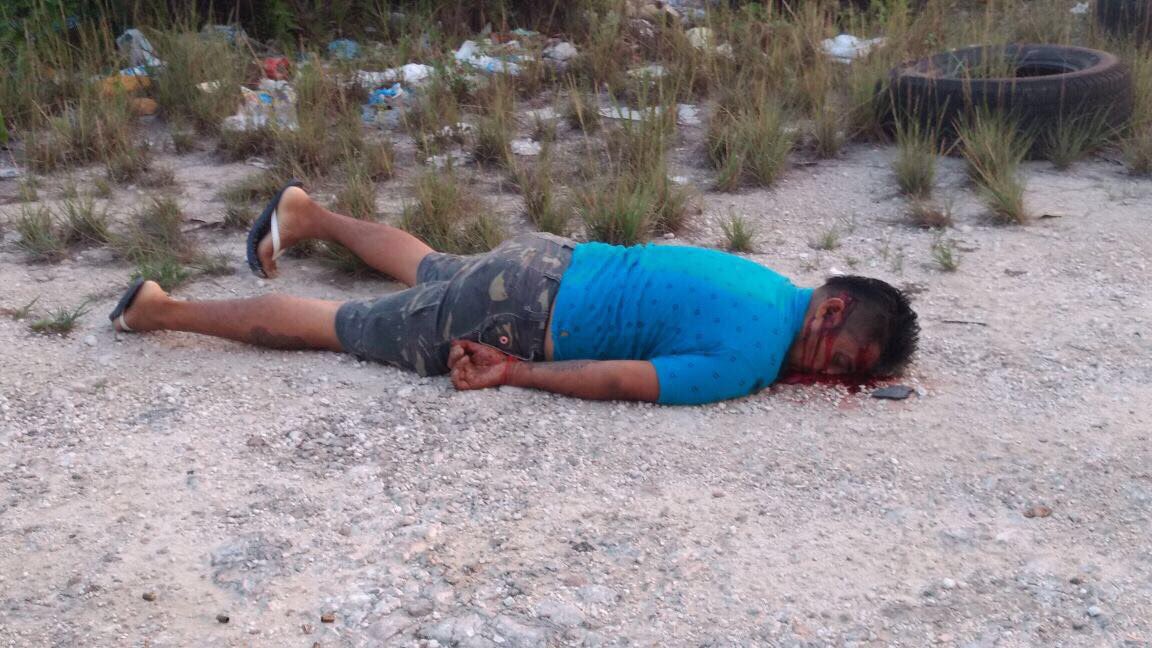 iYoFui's tweet photo. Así es como #DisfrutoCaribeMX a diario muertes y la inseguridad se deja ver en todo el día, robo de bancos, ejecuciones 🔫 https://t.co/ZBc9Dt9LzC