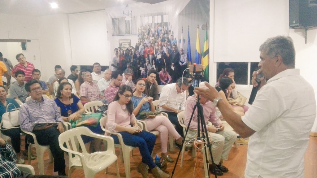 LRobertoS's tweet photo. Felicitamos a Leonidas en su casa de Dignidad por la decisión de ser candidato al @SenadoGovCo https://t.co/fkB7qbv4iB
