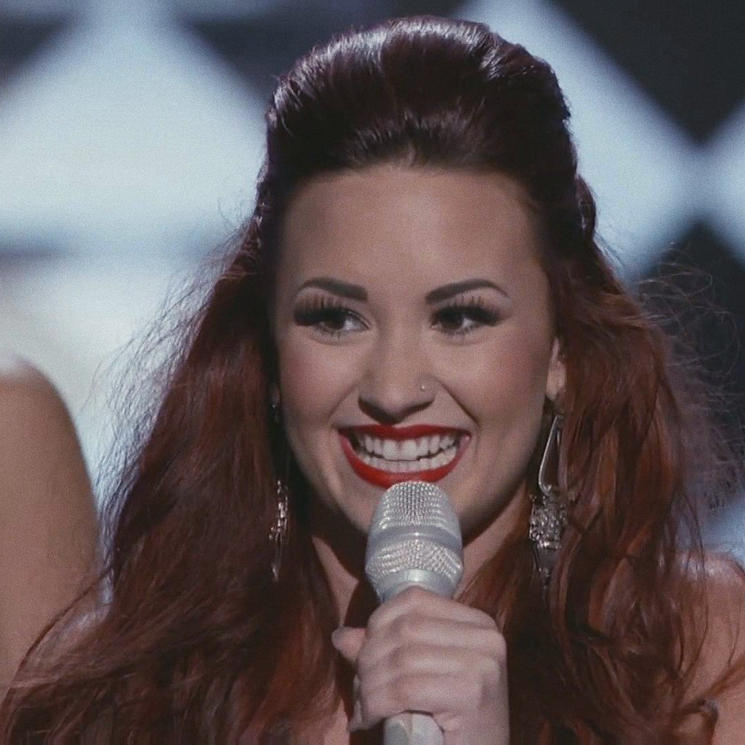 lovatogallery's tweet photo. iconic. https://t.co/ZWJzb56wWu