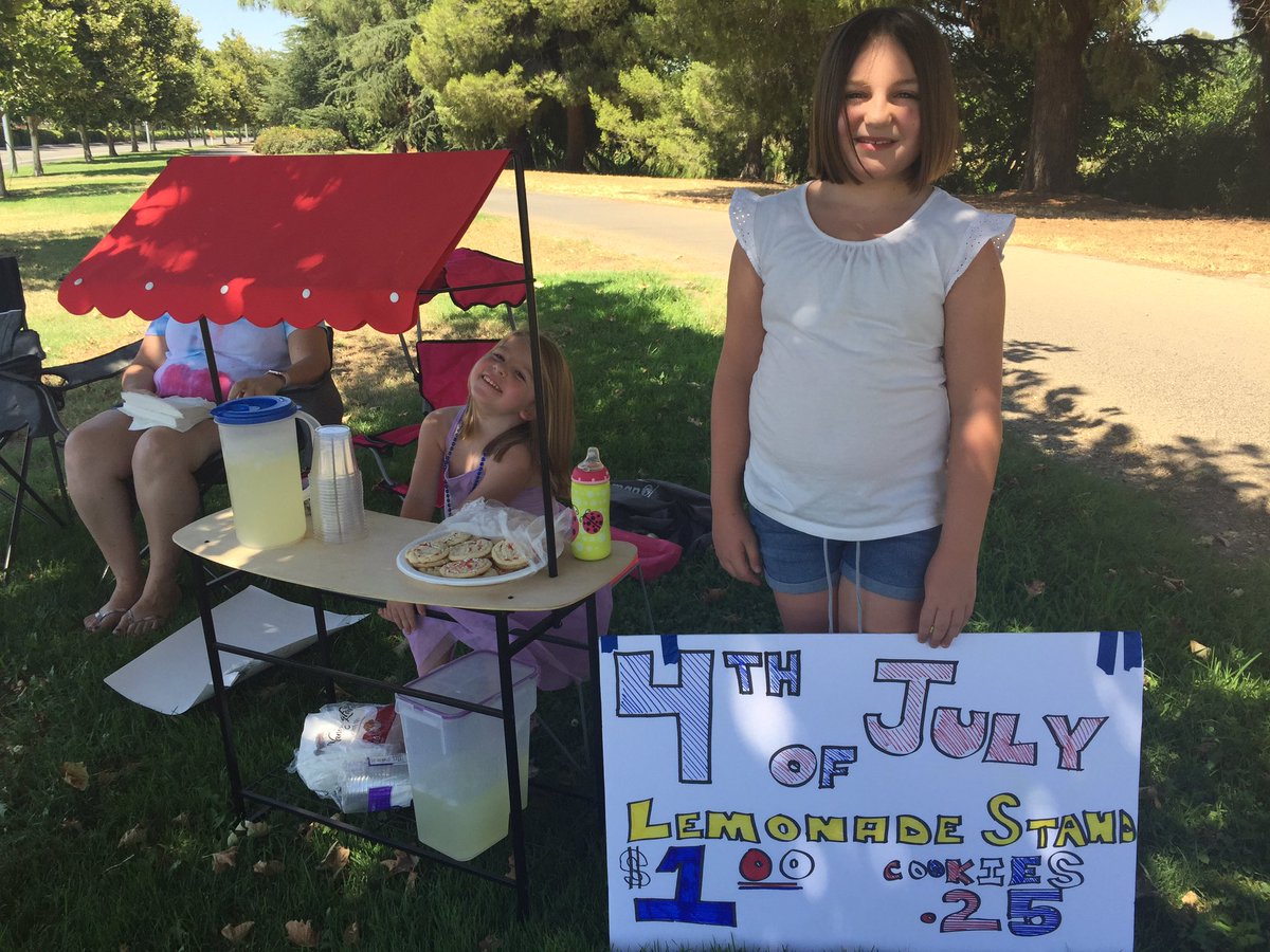 Dandritz2's tweet image. We're celebrating the 4th with a lemonade stand. Come on by!  Clovis and Nees #ABC30insider #clovispd