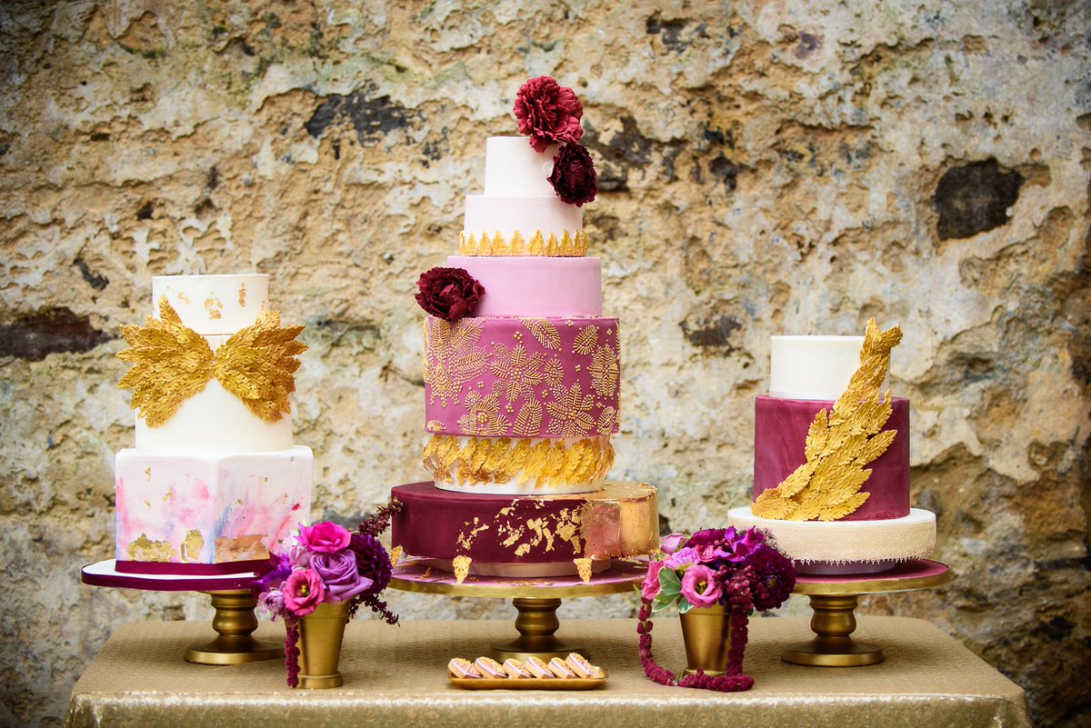 A decadent, richly-colored cakescape by London cake designer <a href="/VOBcakes/">VanillaOrchidBakery</a> . photo: <a href="/AurelijusV/">Aurelijus Varna</a> > wsm.la/2skp5g8