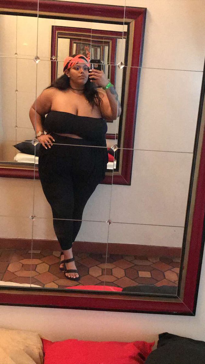 beYANAverage_'s tweet photo. I'm a Philadelphia based +size blogger &amp; I want to start modeling. A retweet would help to get my brand &amp; myself some exposure, please! ✨ https://t.co/ij47nJtYzN