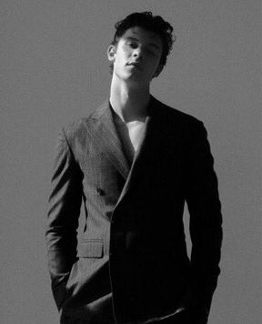 ShawnMendesBRA's tweet image. O sofrimento é real com esse ensaio que não sai completo logo da Clash Magazine ❤