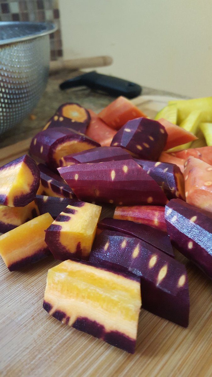 tyastropheus's tweet photo. First time seeing such colorful carrots!
#july4thDinner https://t.co/uxLNHrSvps