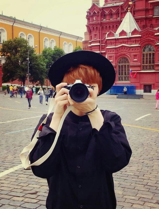 IILoveBTSlmArmy's tweet photo. Это самый милый, самый красивый, вообщем самый лучший "фотограф", и не только☺☺, которого я только видела😓😰!!!
#BTS #Suga https://t.co/2xk6C1gCmu