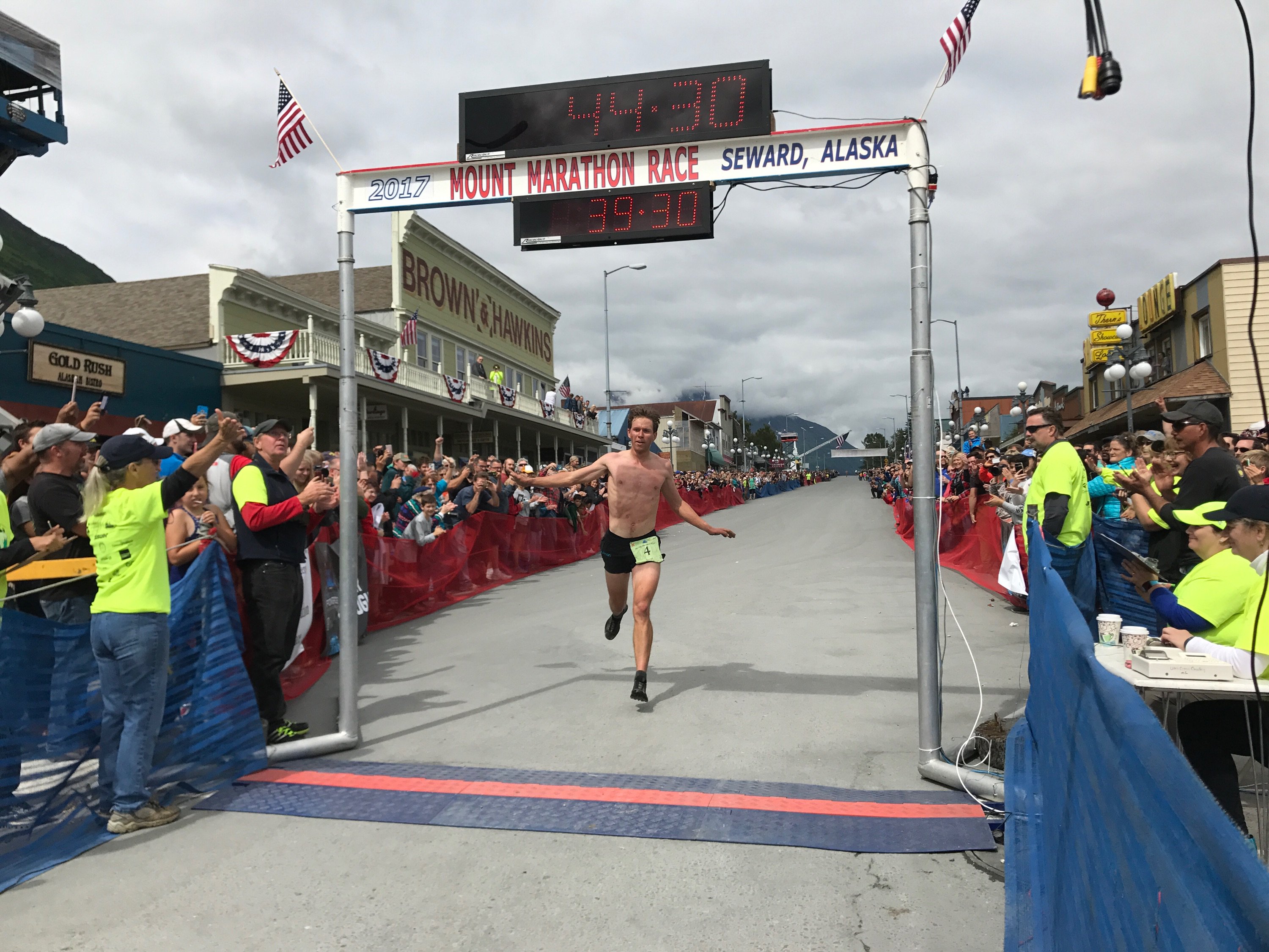 skinny raven sports turkey trot