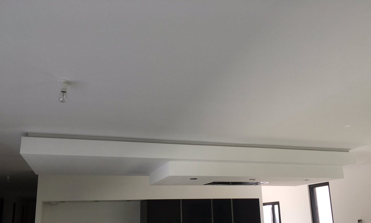 HackerTlse's tweet photo. #cuisine en cours de pose #faux plafond #sanspoignee le #dekton arrive  #neff @PandoFrance @PandoCampanas @Dekton #toulouse #DC https://t.co/EV93knQavQ
