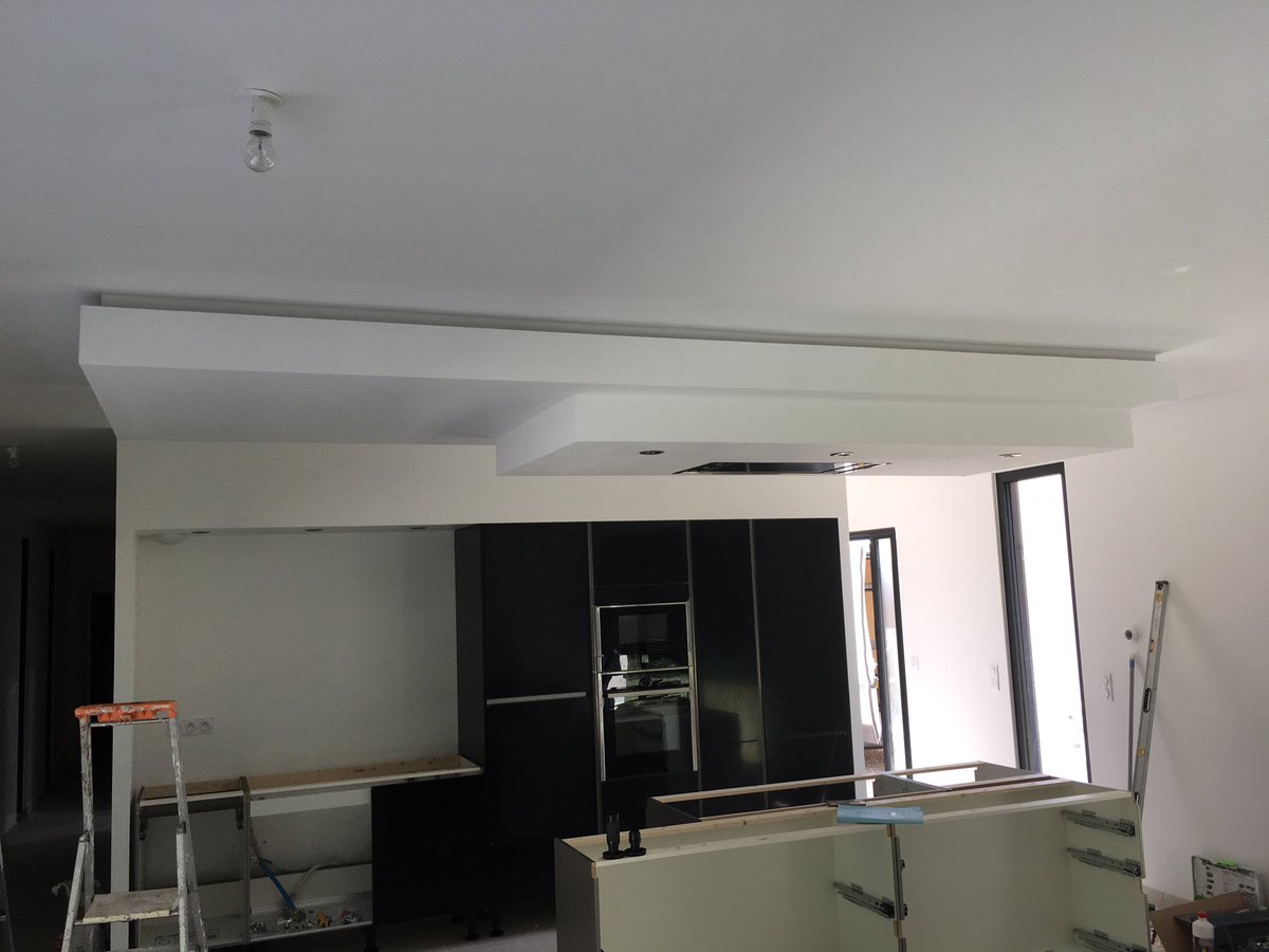 HackerTlse's tweet photo. #cuisine en cours de pose #faux plafond #sanspoignee le #dekton arrive  #neff @PandoFrance @PandoCampanas @Dekton #toulouse #DC https://t.co/EV93knQavQ