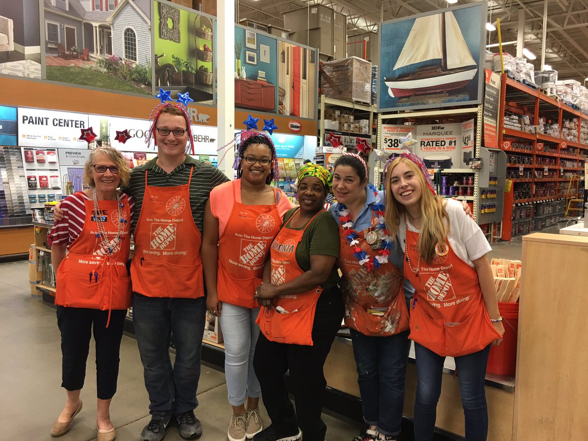 Having fun this 4th of July evening <a href="/THDHynes/">Lisa Hynes</a> @THDDHRM149 @MattGilreathHD
