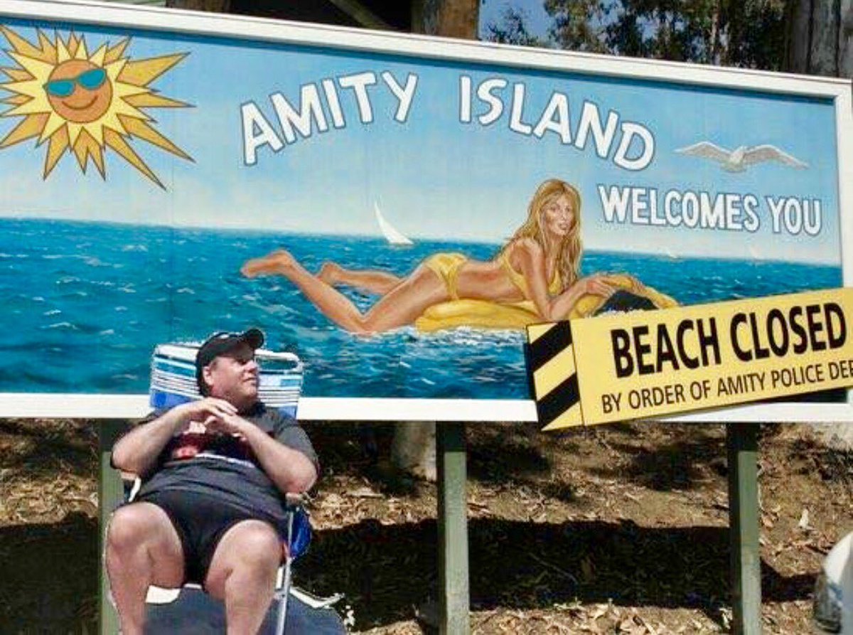 TheMominatrixx's tweet photo. The beach is 'closed' to everyone, except for Moi!  #ChrisCrispy #ChristieOffTheBeach https://t.co/QovlxnxDSi