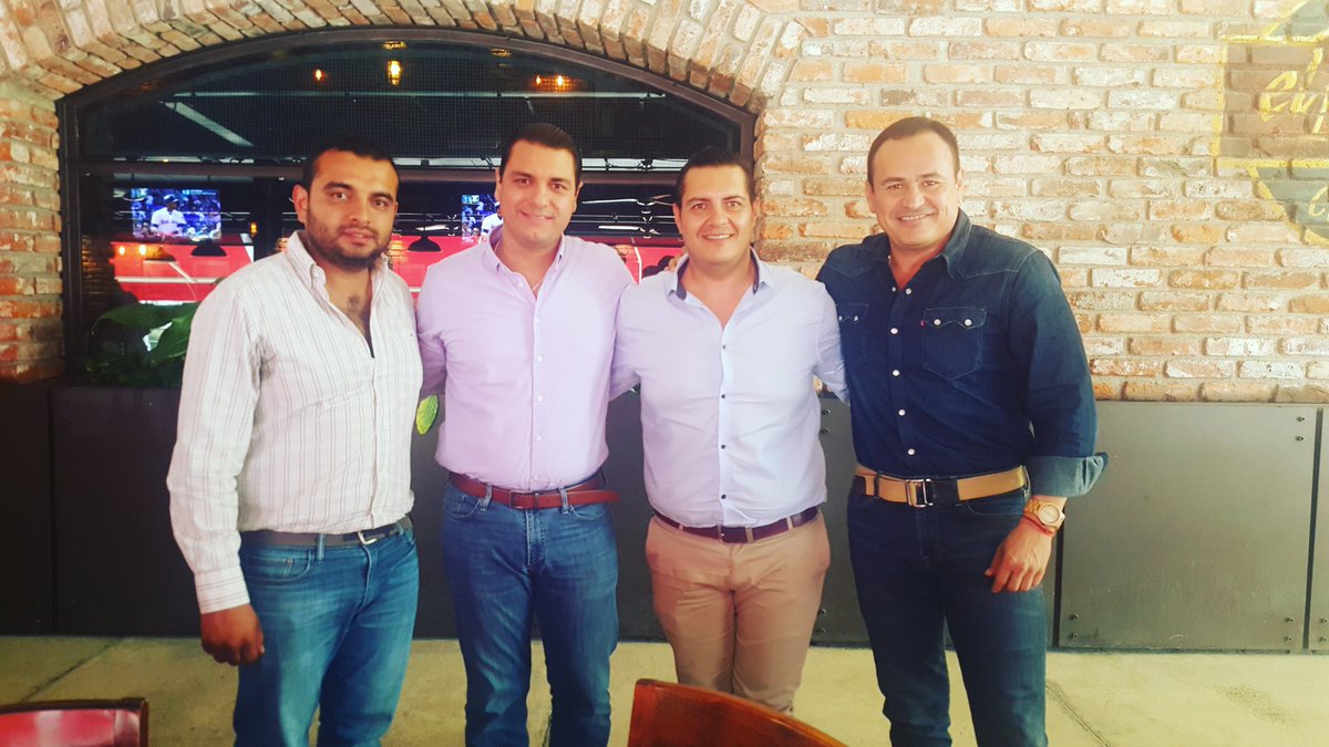 alexpinedav's tweet photo. Con buenos amigos!! https://t.co/DESvnEwcBD