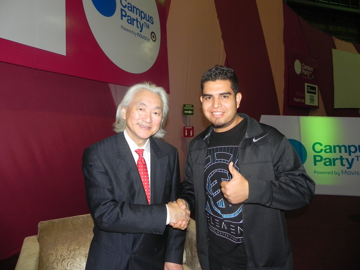 mawrer's tweet photo. #CPmx8 #CpMx2 Grandes recuerdos de campus con @michiokaku https://t.co/Edwbdhxqp4