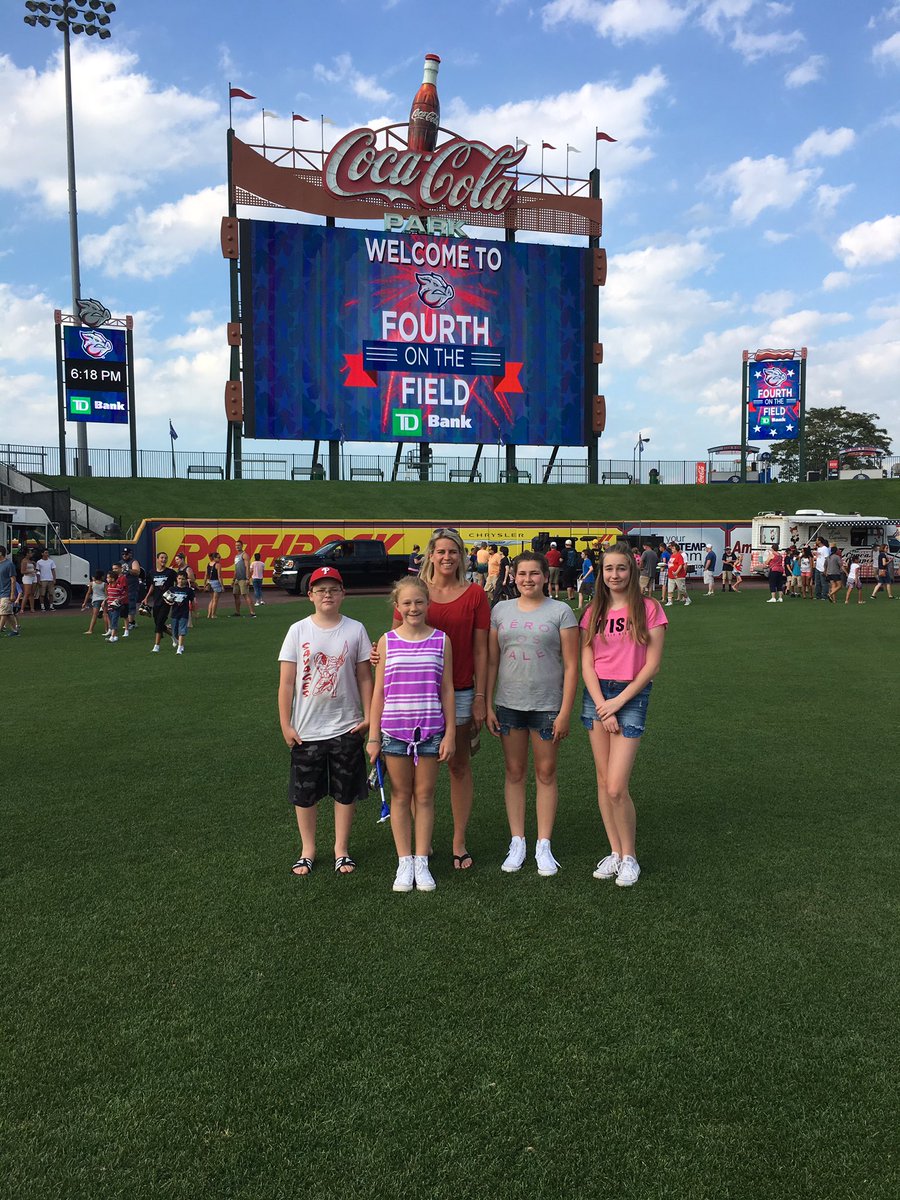 jalbmk's tweet photo. Happy birthday USA #4thonthefield 4thonthefield https://t.co/ZzkEVqHUwP