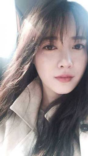 jsmtjyygyjbbjb's tweet photo. สวยทั้งคู่ แถมได้สามีและว่าที่สามีหล่อและเด็กกว่า อิจฉาออนนี่มากค่ะ https://t.co/OkIZFOzLrw