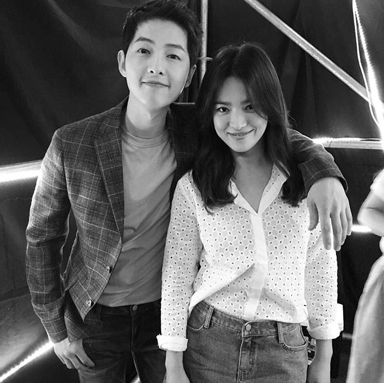 jsmtjyygyjbbjb's tweet photo. สวยทั้งคู่ แถมได้สามีและว่าที่สามีหล่อและเด็กกว่า อิจฉาออนนี่มากค่ะ https://t.co/OkIZFOzLrw