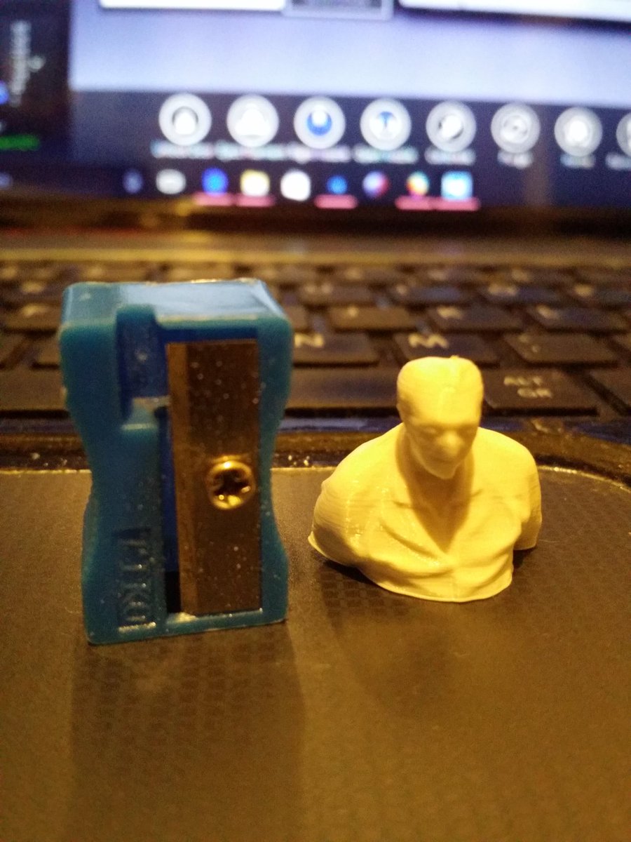 MAKE_ME_A_'s tweet photo. It's amazing how you can #3dscan your #Grandad and then just #3Dprint him😃 using #xboxone #kinect #kinectfusion #3dbuilder #robox #3dprinter https://t.co/HMLjWyo7S0