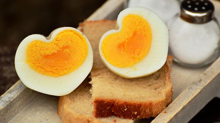 mariamdigges's tweet photo. 10 brilliant #egg tricks including how to crack without any shell bits and make these adorable heart ones https://t.co/eAFyO5EPzr @SBS_Food https://t.co/lwvNVaUtwD