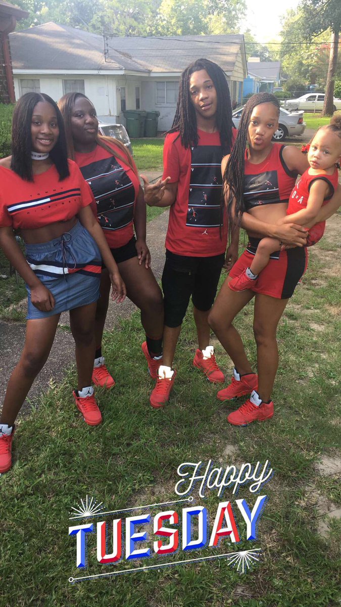 lovejnj__'s tweet image. You &amp;amp; yours , VS me &amp;amp; mine 💉💪🏾❤️🖤