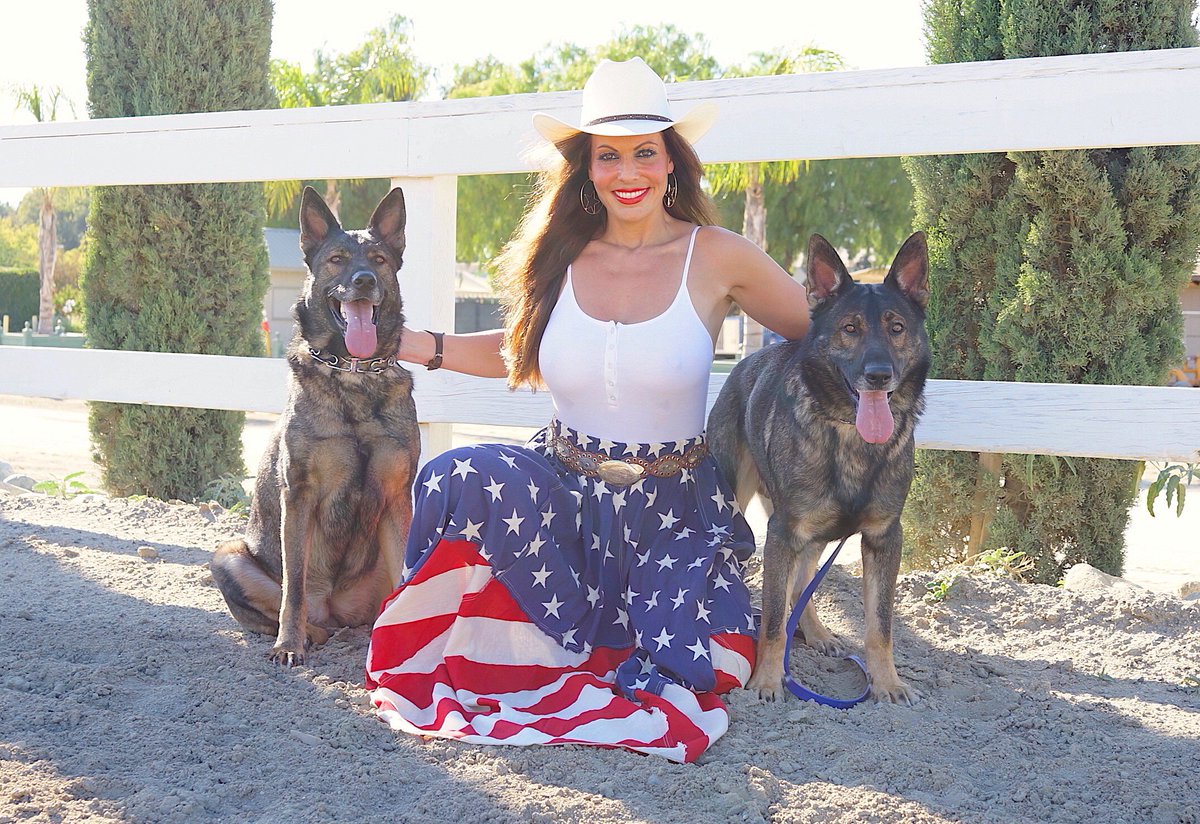 kat_valentina's tweet photo. Ranch ready #Attention #Puppy #Soldiers #Patrol #Pack #UnitedWeStand #America #Happy4th #DarkSable #GSD #Bijou #Left #Balu #Right ❤️🐺🤠🇺🇸🐺💙🍾✨ https://t.co/732KpUklUo