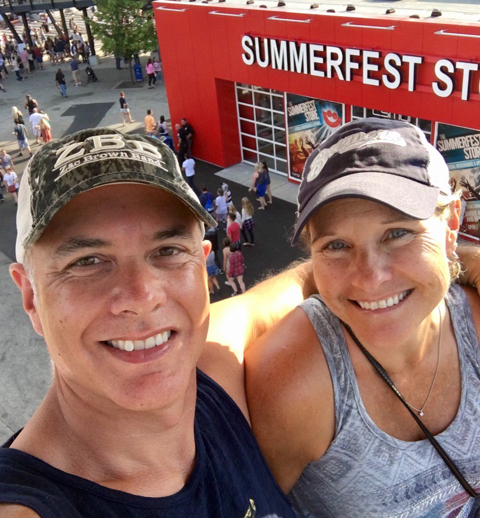 shaerue's tweet photo. #BandTagAlongSweeps @USCellular https://t.co/XOY5d4PDCV