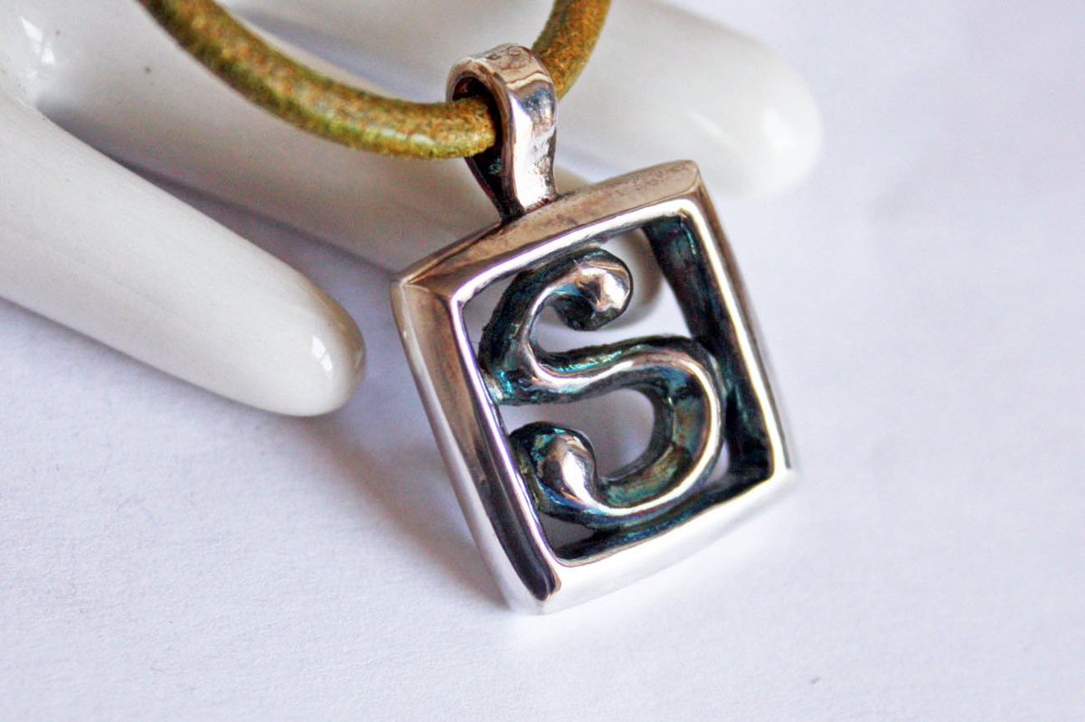 capcitycrafts's tweet photo. Chunky Letter S Sterling Silver Initial Pendant, Chunky I… https://t.co/f8zQiMEXjF #handmadejewelry #SilverMonogram https://t.co/iWUH9Uko0d
