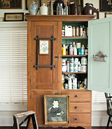 HammertownInd's tweet photo. “Storage Solution" An #antique armoire https://t.co/GeUbqJB8tn #vintage https://t.co/8ldIKRpvbt